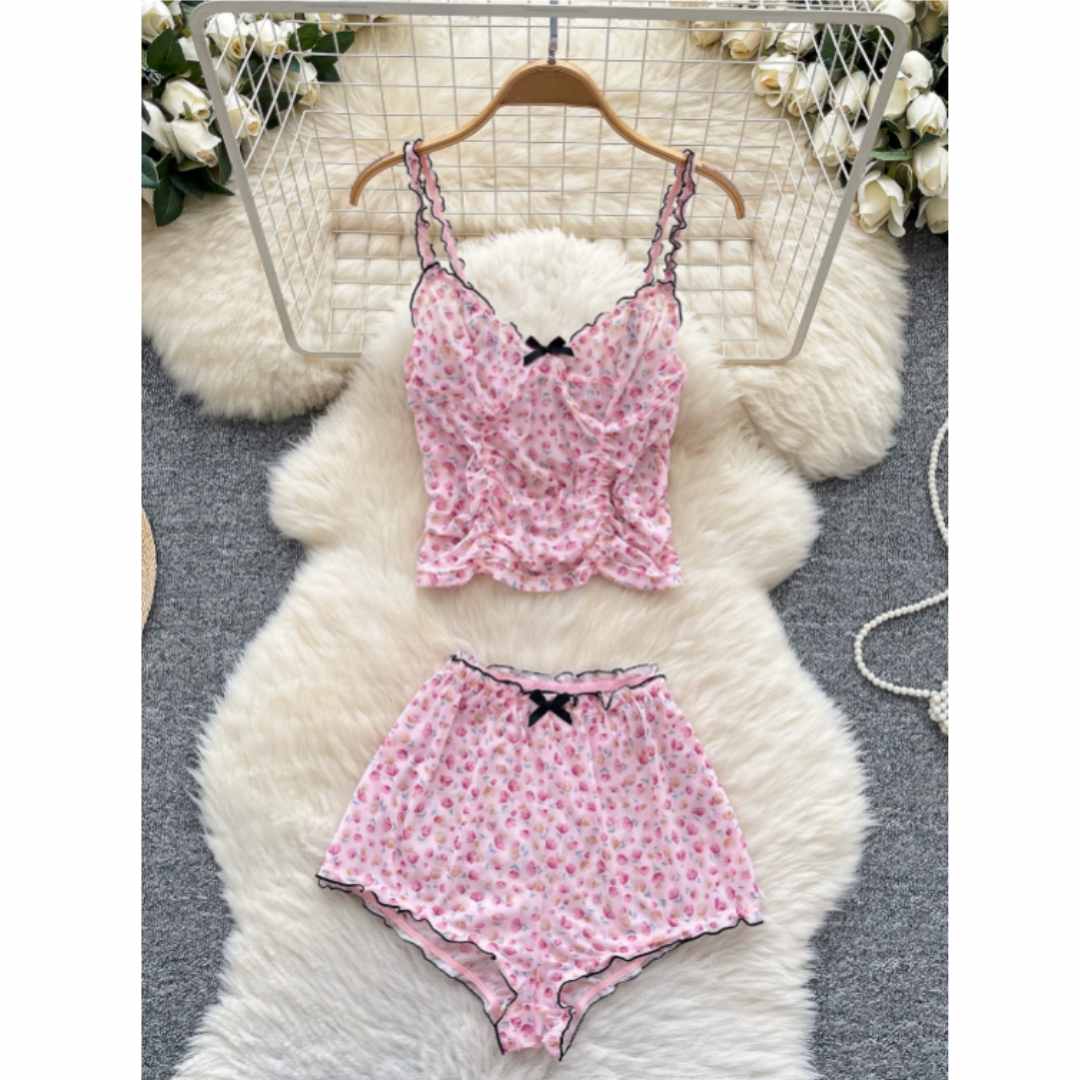 女性用、可愛らしいデザインのルームウェアセット。花柄プリント - Romper Floral Print のレビューと価格